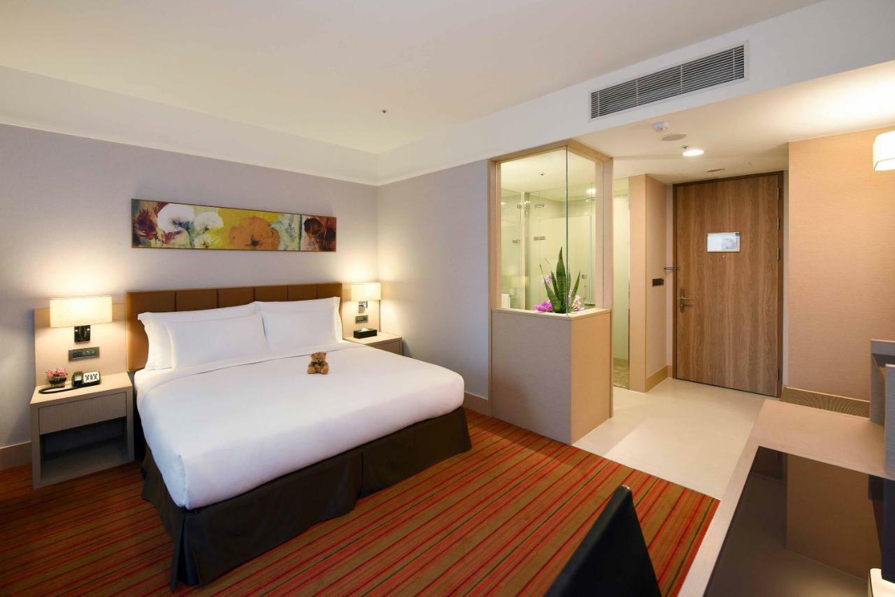 Fullon Hotel Taoyuan Airport Access Mrt A8 Guishan Exterior foto A room at the hotel